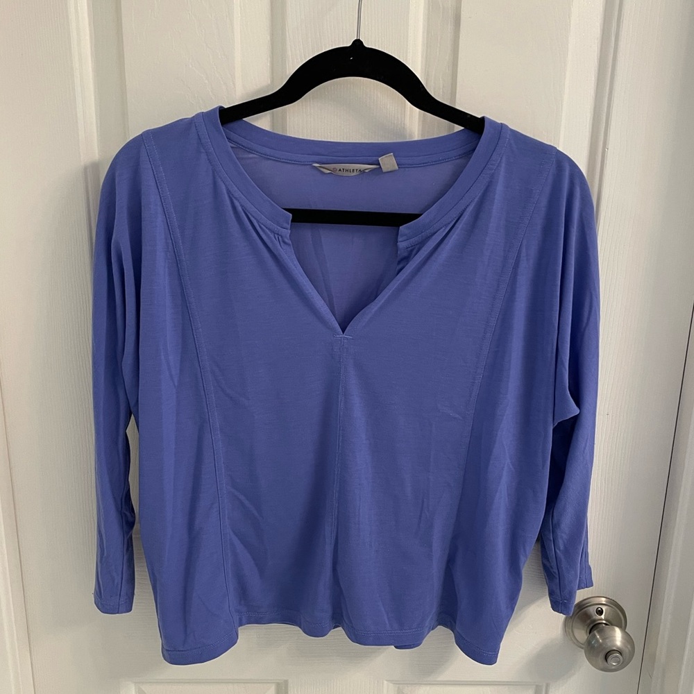 Cropped shirt with 3/4 length sleeves